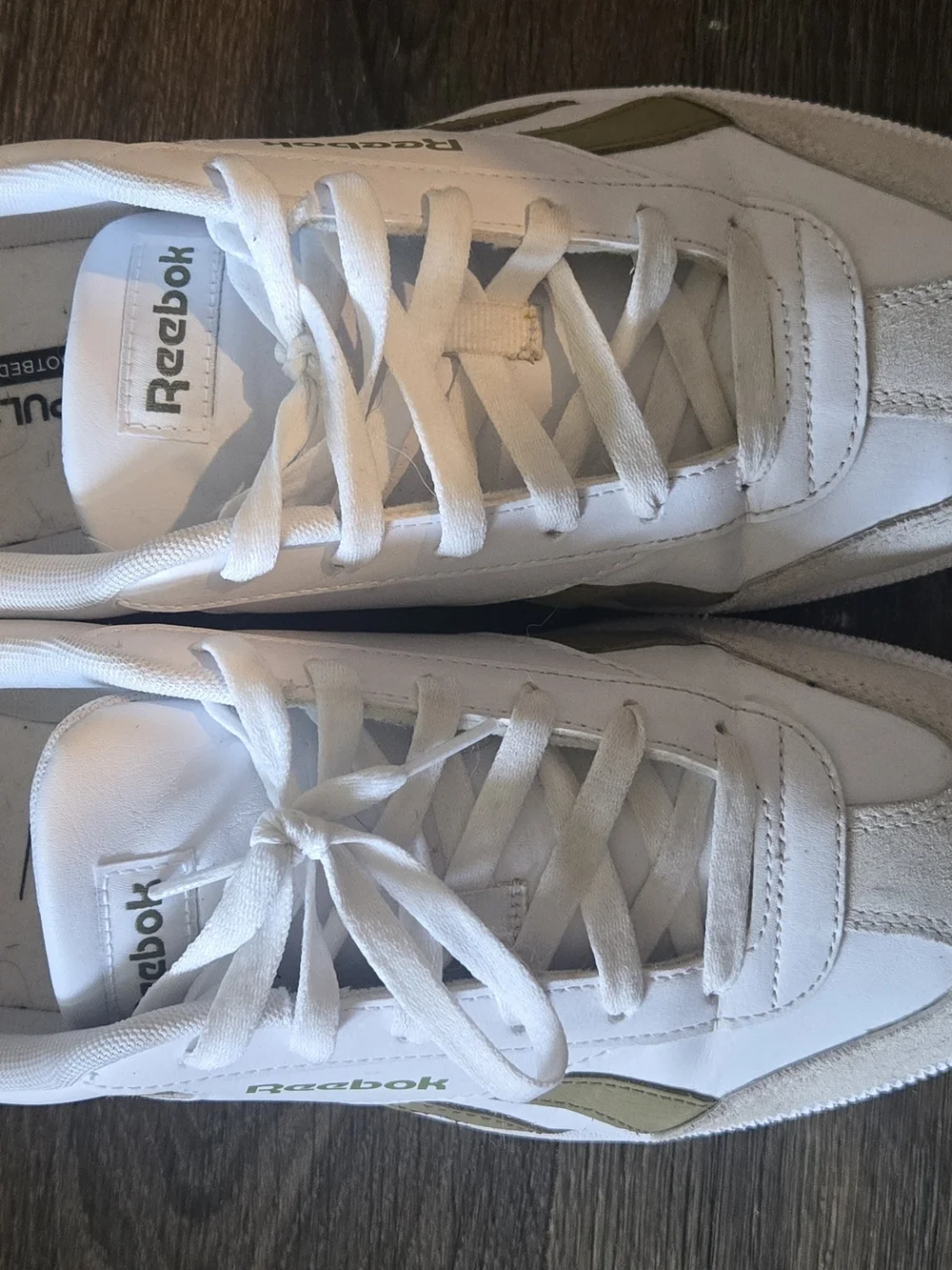 Reebok Mens White and Olive Accent Sneakers